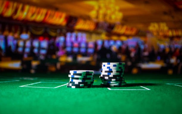 Live blackjack dealer table showing multi-camera view on sawithoki